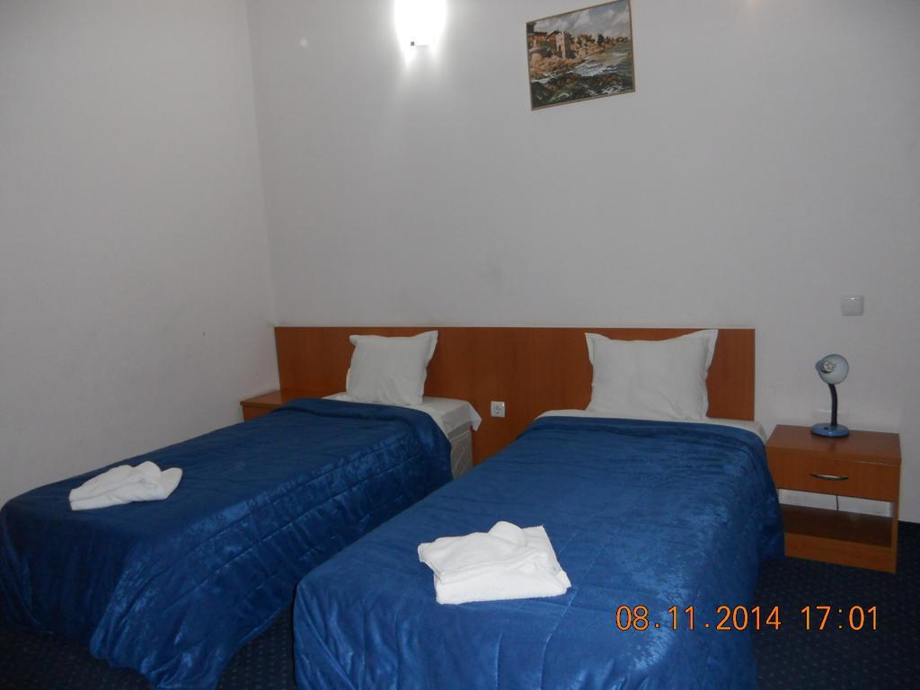 Family Hotel Helios Sevlievo Habitación foto