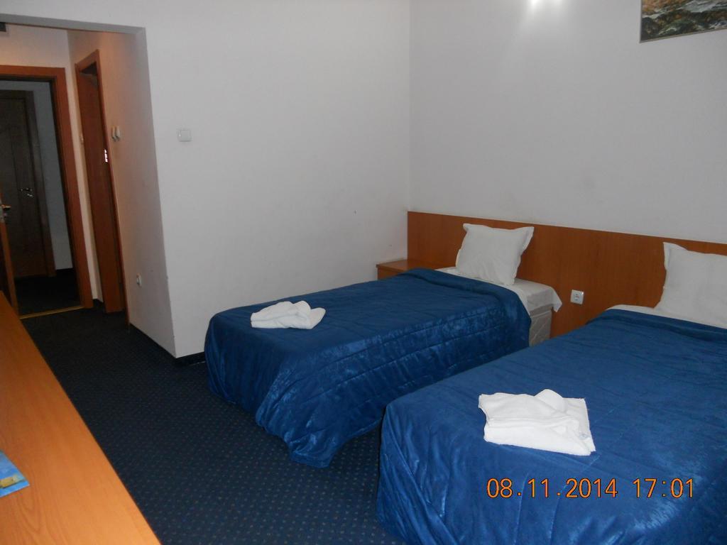 Family Hotel Helios Sevlievo Habitación foto