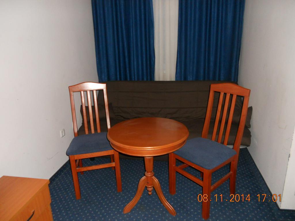Family Hotel Helios Sevlievo Habitación foto