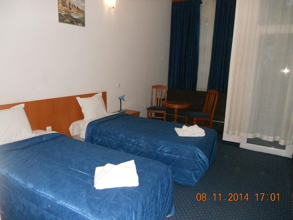 Family Hotel Helios Sevlievo Habitación foto