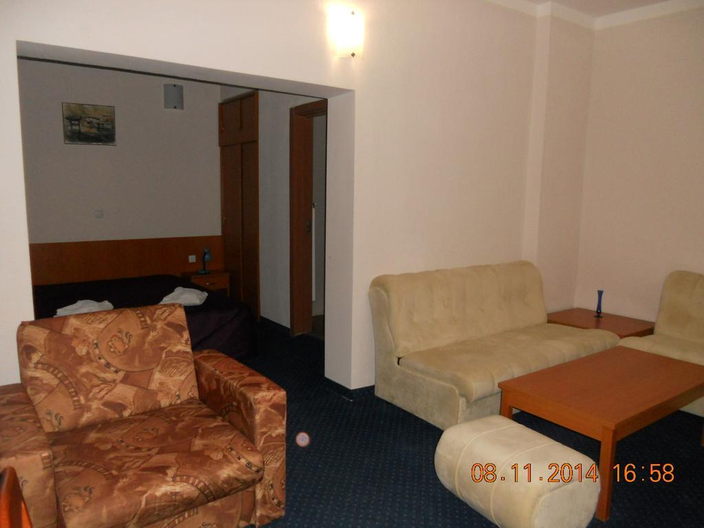 Family Hotel Helios Sevlievo Habitación foto