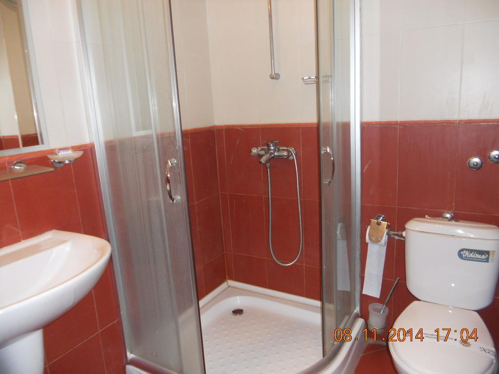 Family Hotel Helios Sevlievo Habitación foto
